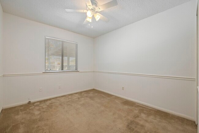 Foto del edificio - 22727 Smokey Hill Dr