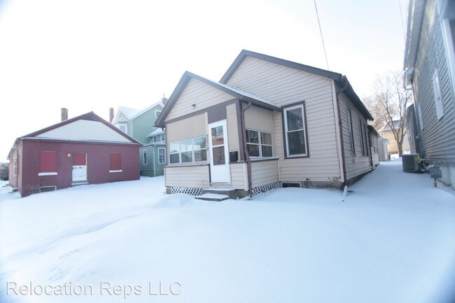 Building Photo - 2 br, 1 bath House - 2218 6th Ave.