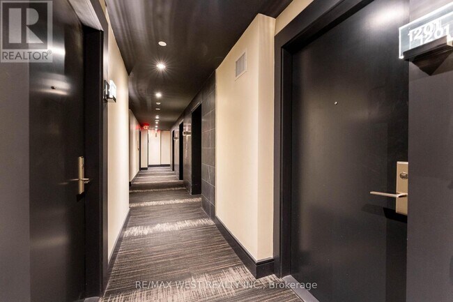 Building Photo - 290 Adelaide St W