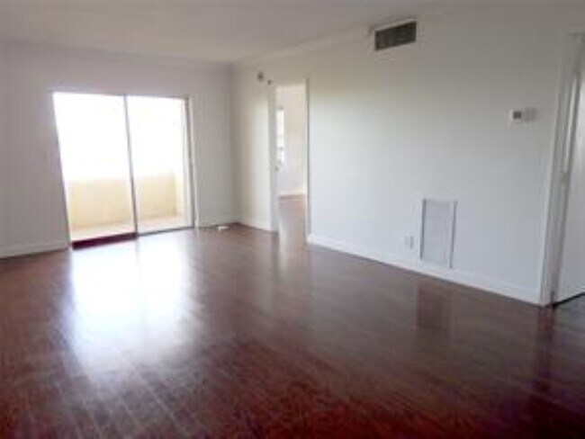 Foto del edificio - 900 NE 18th Ave