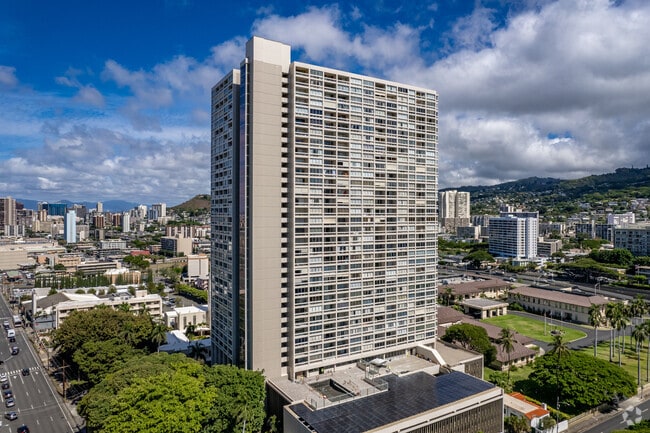 Building Photo - Banyan Tree Plaza