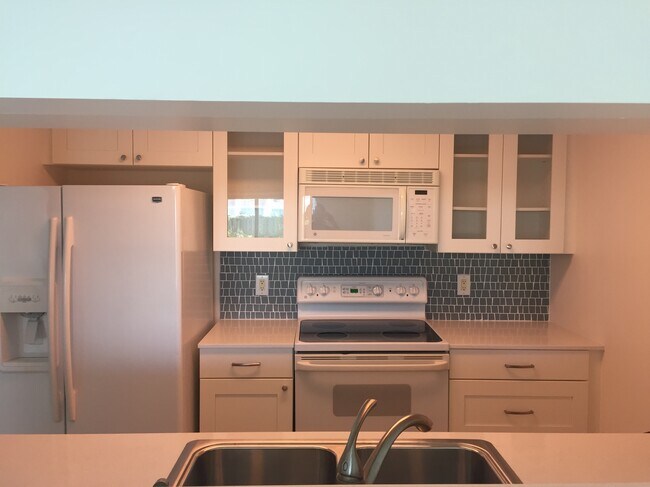 Building Photo - 2475 Brickell Ave