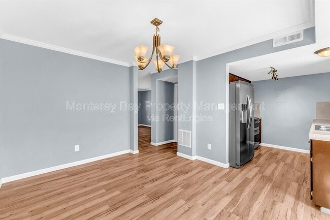 Building Photo - 3137 Seacrest Ave