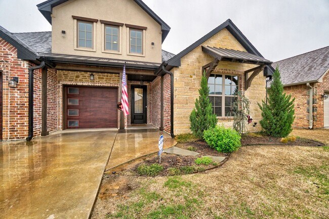 Foto del edificio - 4009 NE Realtree Dr
