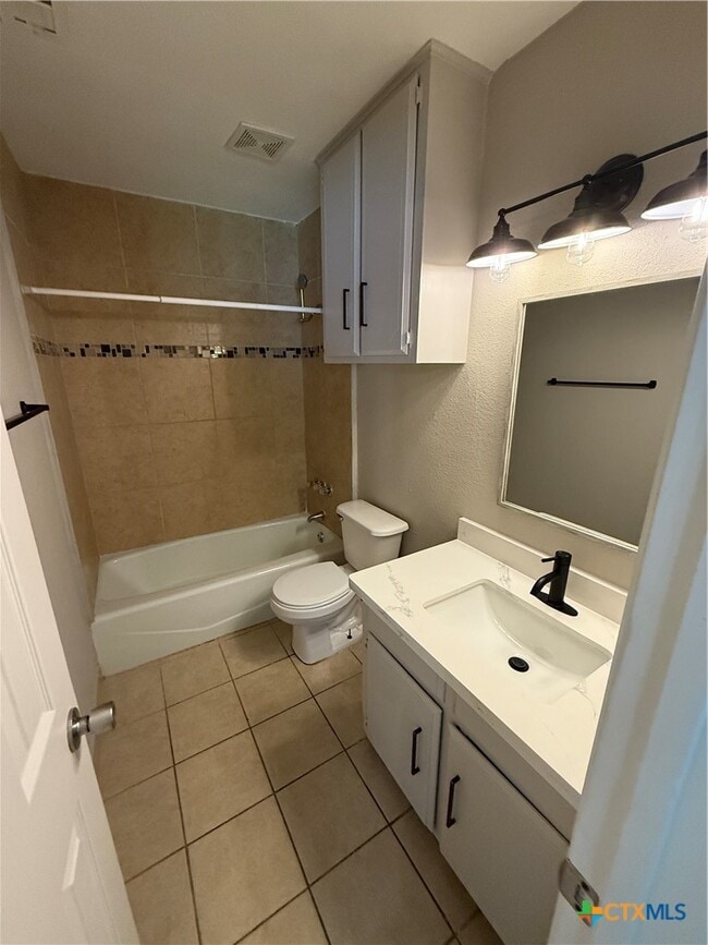 Building Photo - 1609 Meadowview Dr