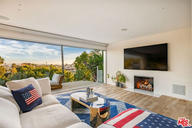 Foto del edificio - 7924 Hillside Ave