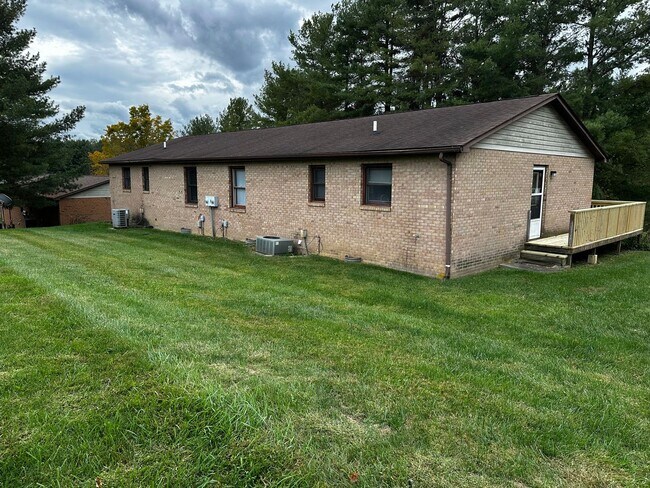 Foto del edificio - Newly Remodeled Duplex in Blacksburg