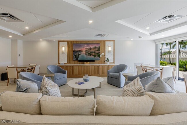 Foto del edificio - 250 Park Shore Dr