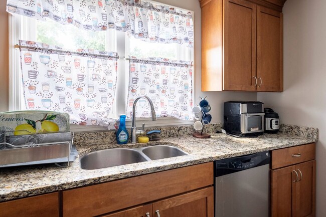 Foto del edificio - 4004 Matson Ave