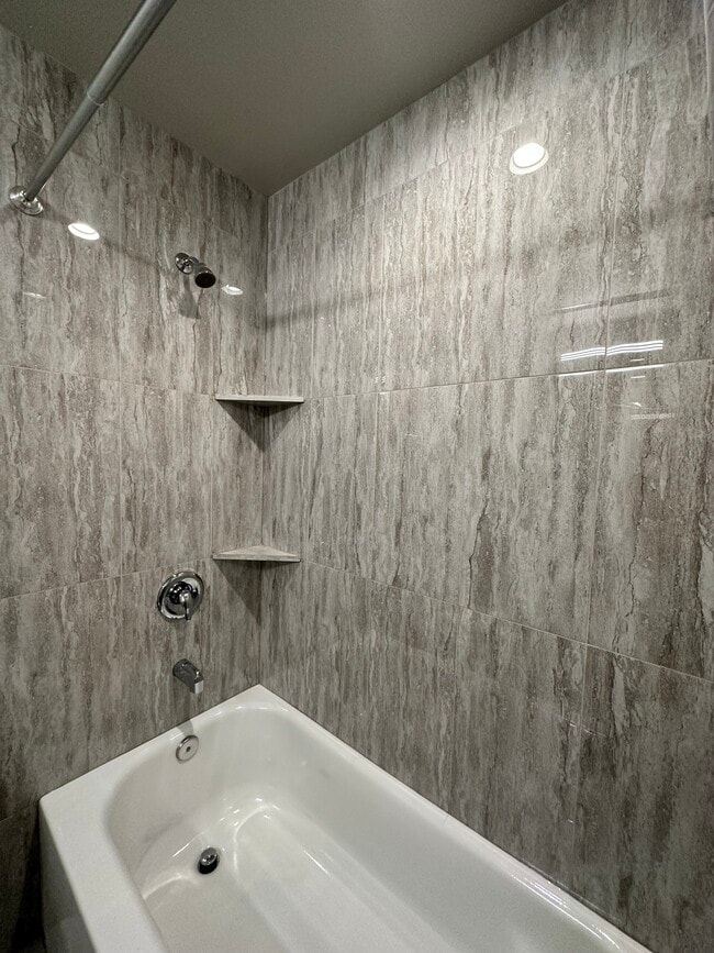 Foto del edificio - 4731 12th Ave NE