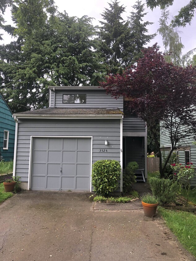 Foto principal - 3524 NE 92nd St Seattle, WA 98115 $3,400 P...