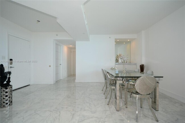 Building Photo - 9201 Collins Ave