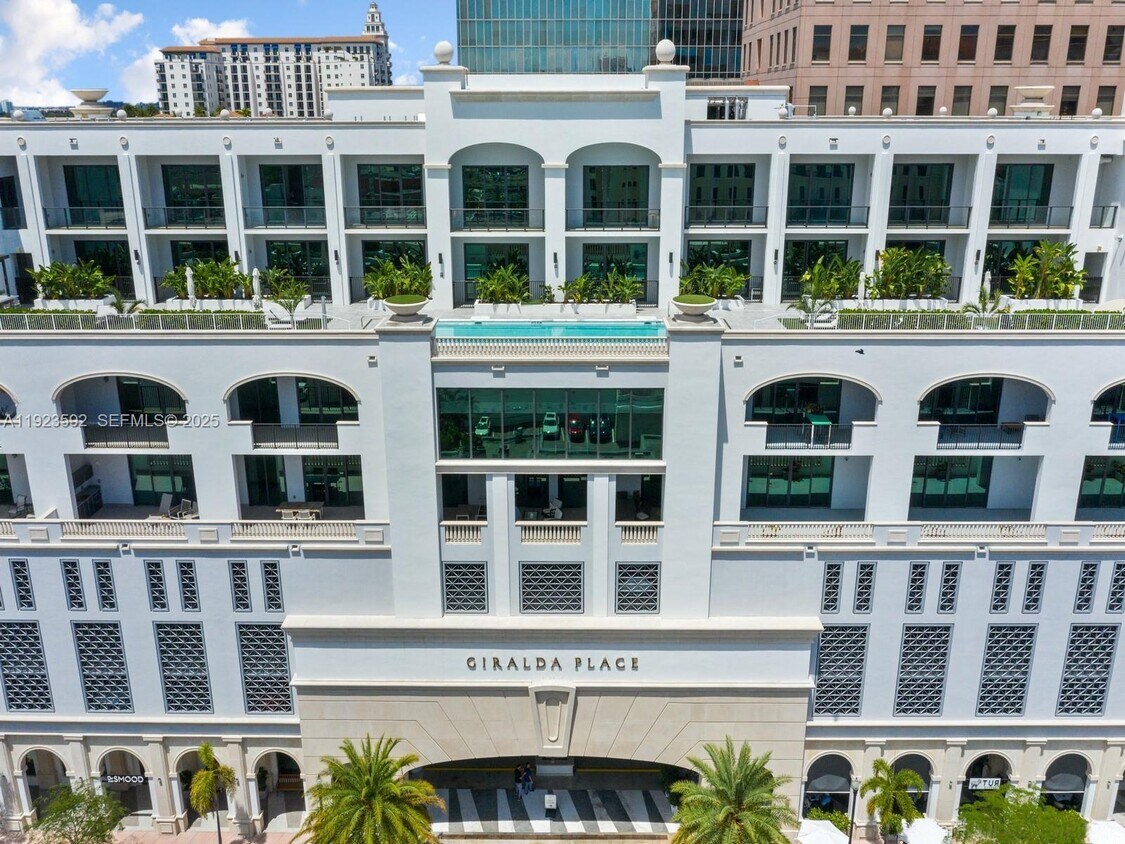 Foto principal - 275 Giralda Ave