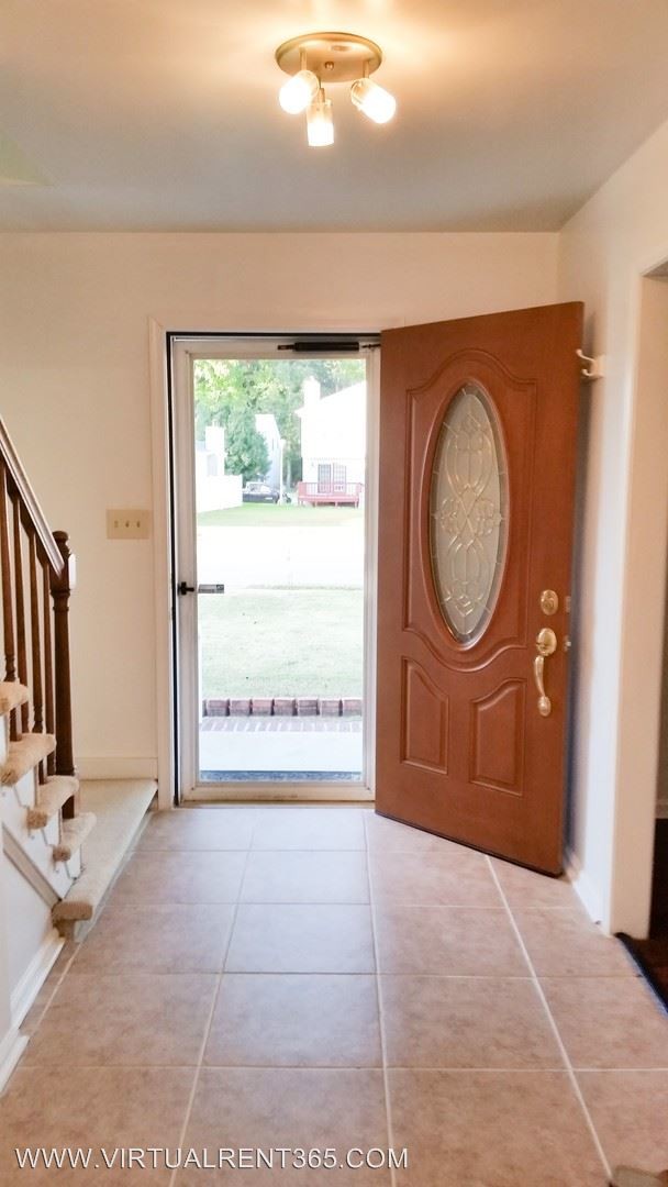 Building Photo - 3 br, 2.5 bath House - 27 Butler Farm Rd.