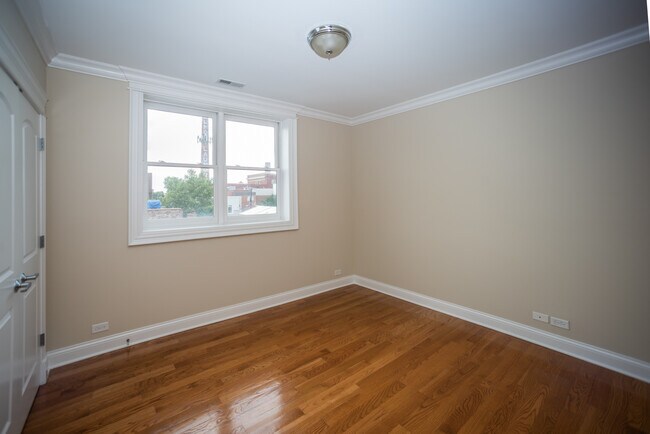 Foto del edificio - 2902-2910 W Belmont