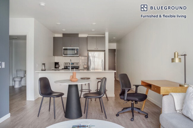 Foto del edificio - 2401 S Jackson St