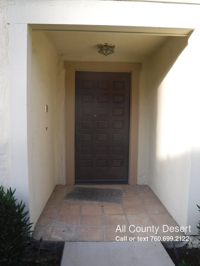 Foto del edificio - 268 Santa Barbara Cir