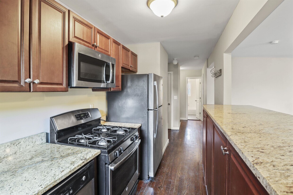 40 Glenwood Ave Unit 2G, Jersey City, NJ 07306 Room for Rent in