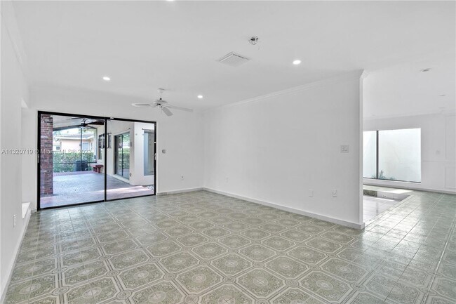 Building Photo - 1545 Cantoria Ave