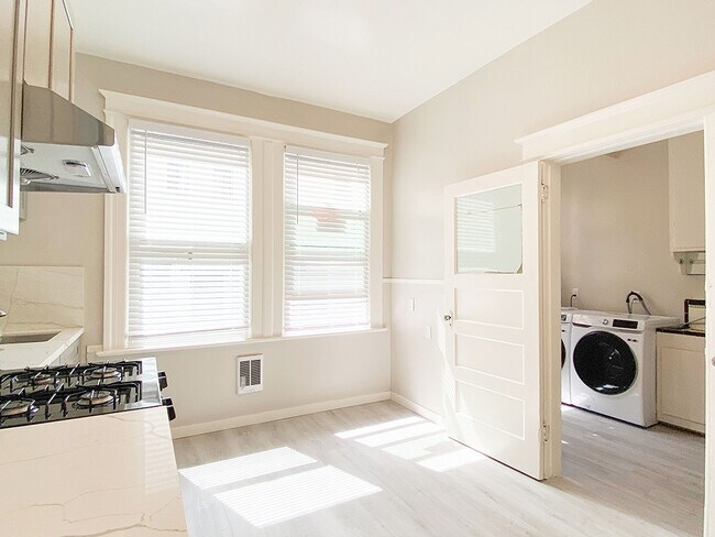 Building Photo - 527 Union St