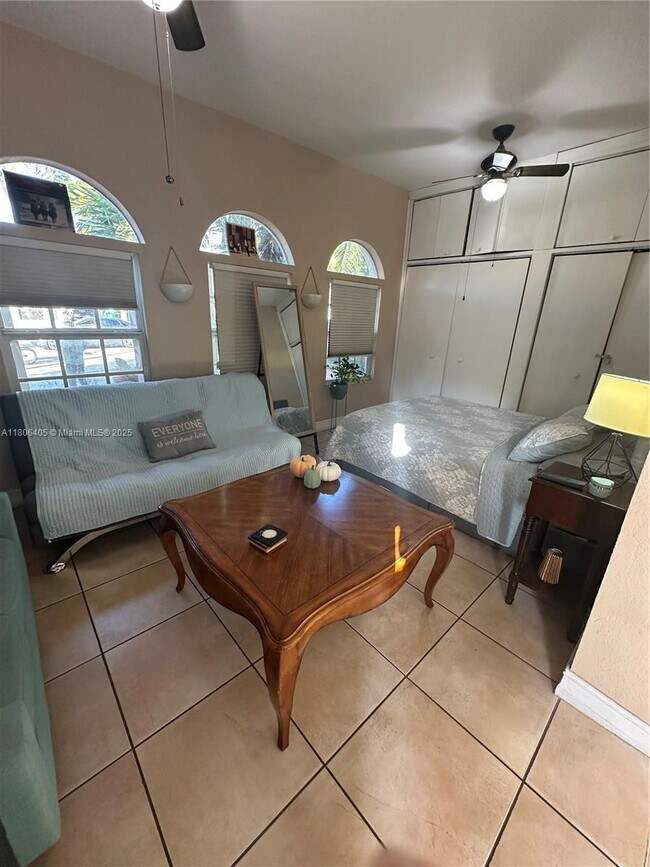 Foto del edificio - 1678 SW 11th St