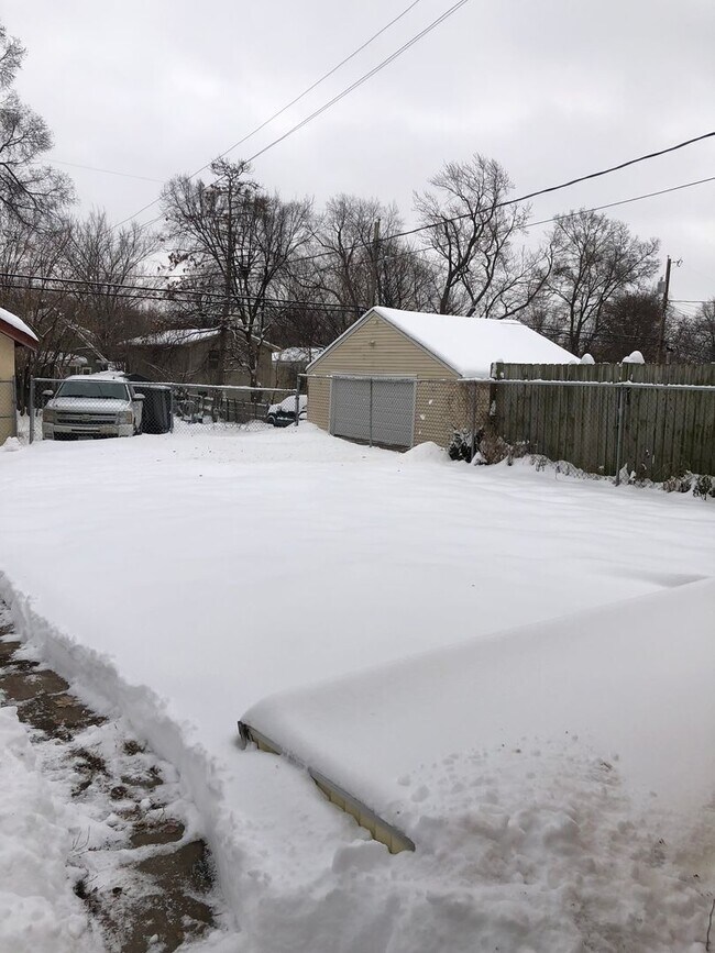 Foto del edificio - Single house for rent (under Renovation )this house will be ready December 1 2025 just in time fo...