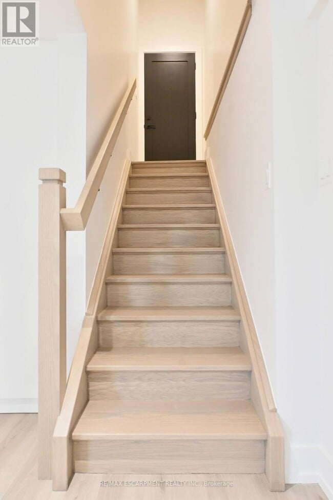 Building Photo - 664 Hiawatha Blvd