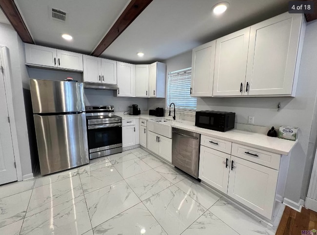 Building Photo - 911 S 12th St