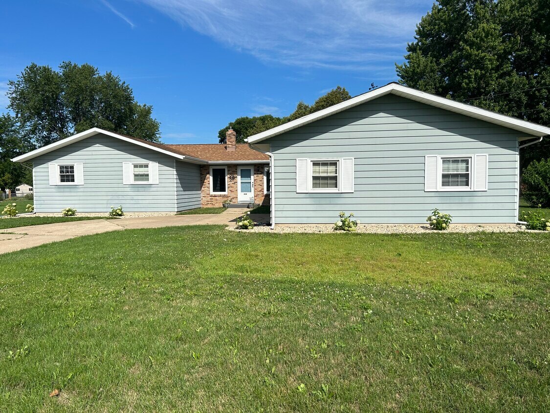 Primary Photo - 424 Higgins Dr