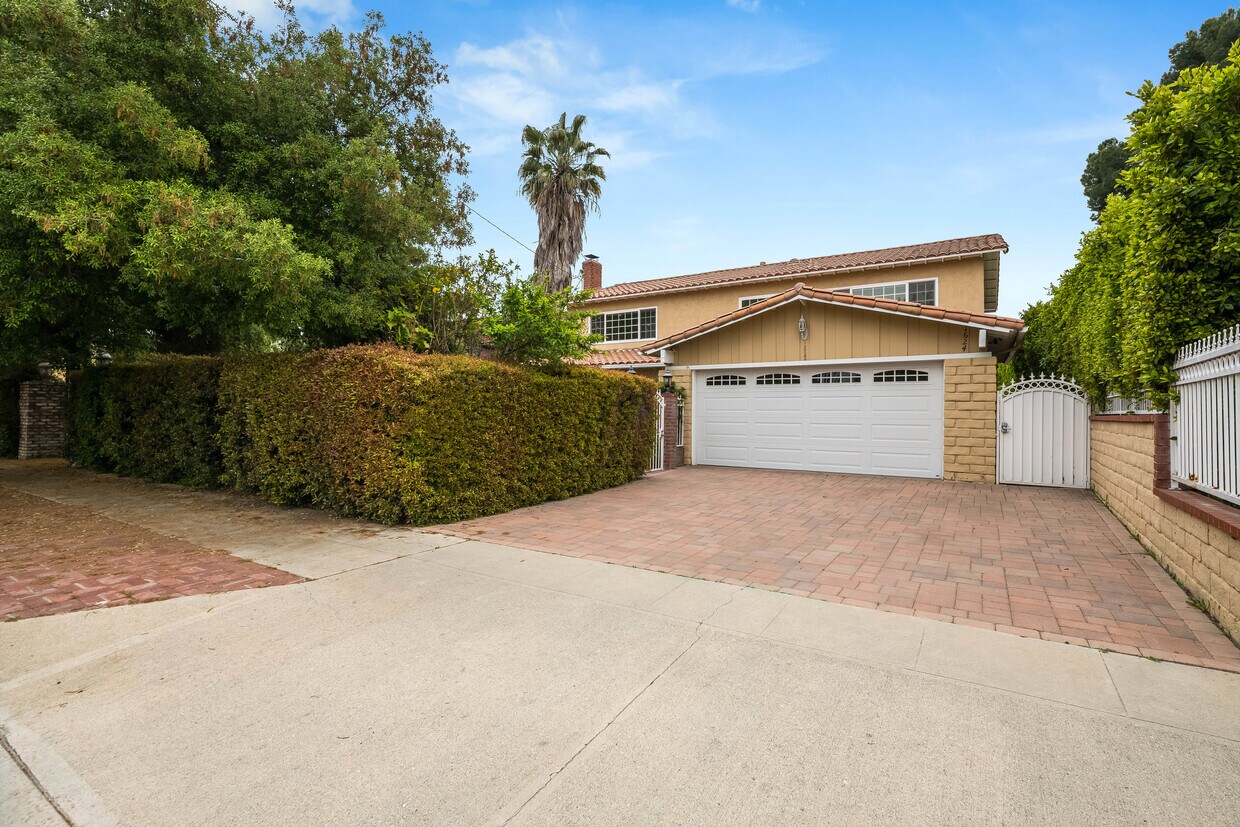 Foto principal - 1622 W Oak St