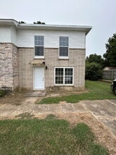 Building Photo - 1913 W Nettleton Ave