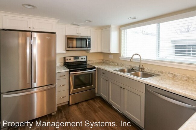 Building Photo - 832 E 3 Fountains Dr