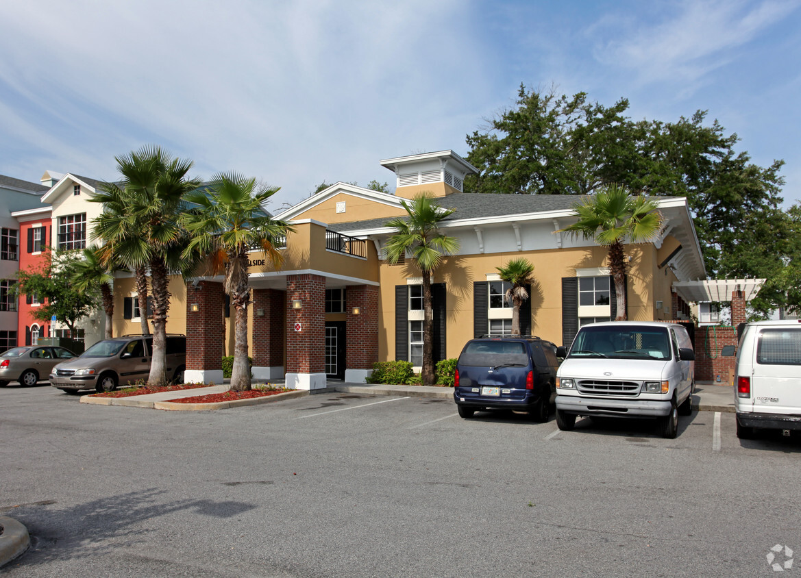 Building Photo - The Villas at Hampton Park