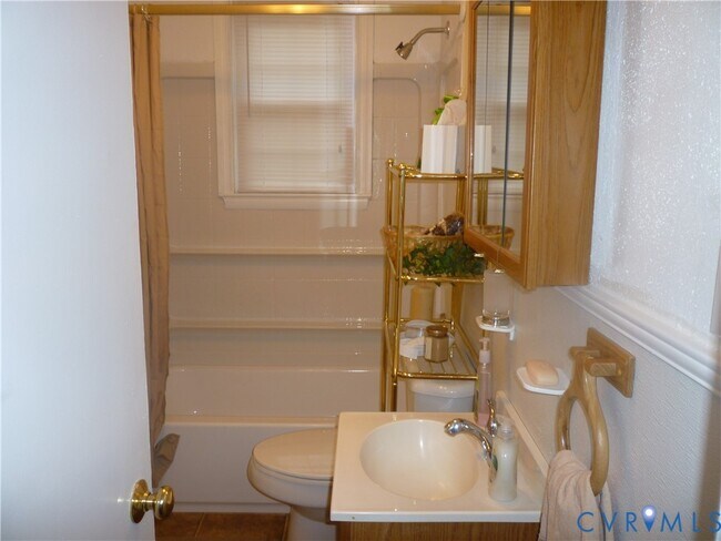 Foto del edificio - 1645 Manakin Rd