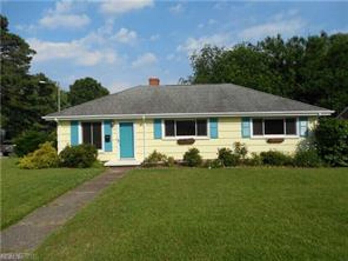 Primary Photo - 3BR/2BA House with Granite Counter Tops! C...