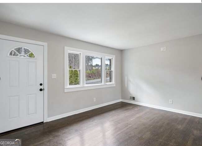 Foto del edificio - 2715 Hicks Rd