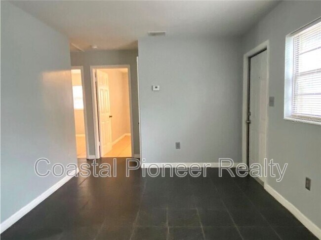 Foto del edificio - 9502 N 11th St