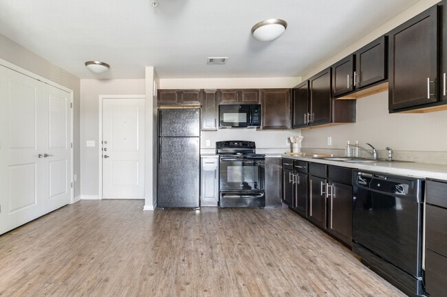 Building Photo - Sansom Pointe Senior