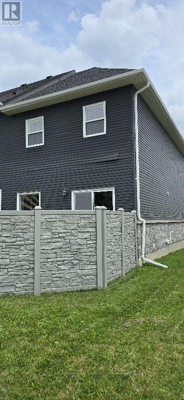 Building Photo - 439 Athlone Ave