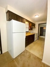 Building Photo - 420 S Maple Ave