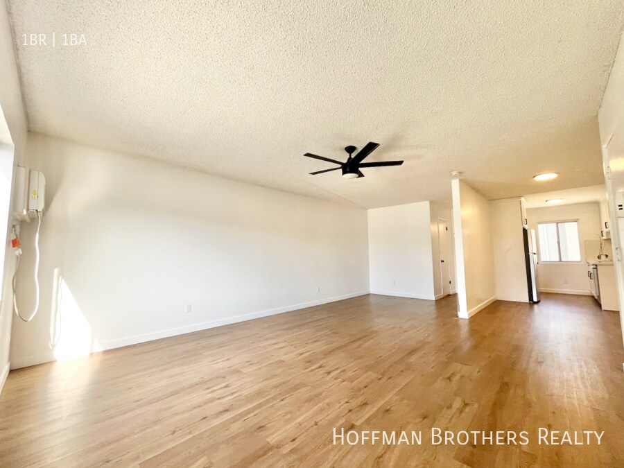 Foto principal - 8555 Independence Ave