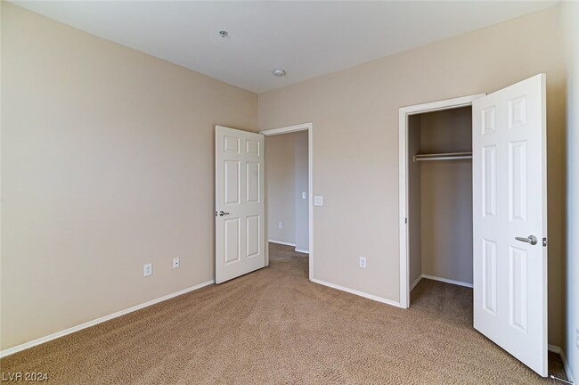Building Photo - 3975 N Hualapai Way