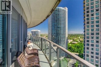 Building Photo - 60 Absolute Ave
