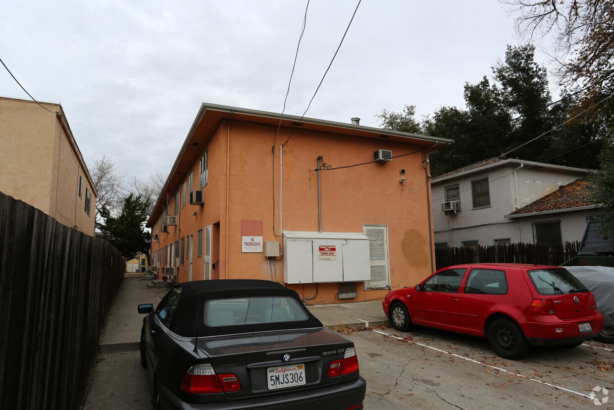 Building Photo - Camellia Manor