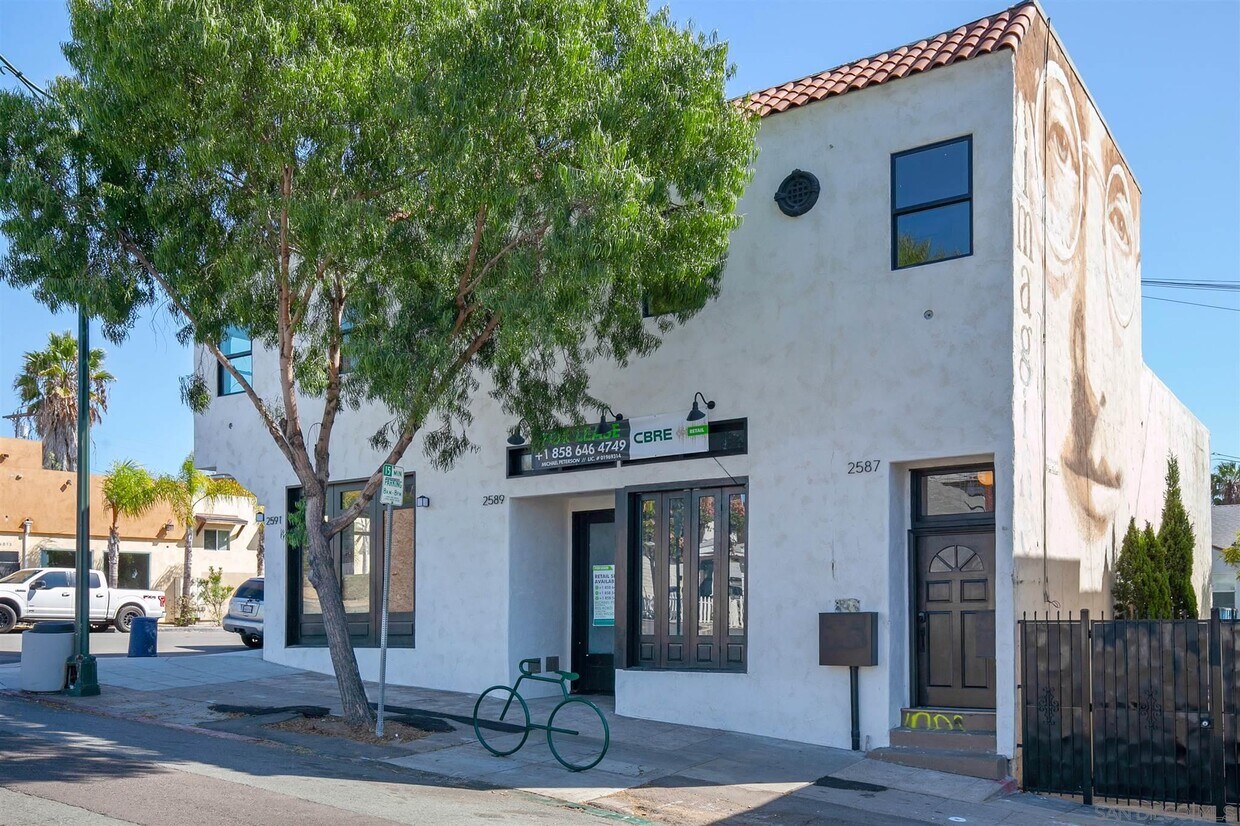 Primary Photo - 2587 University Ave