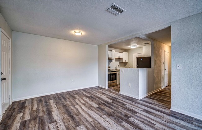 Interior Photo - Everest Gardens