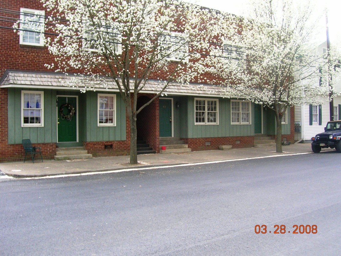 Primary Photo - 159 E Main St