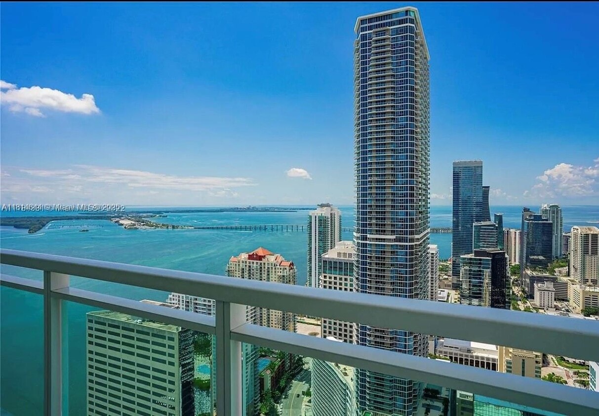 Primary Photo - 950 Brickell Bay Dr