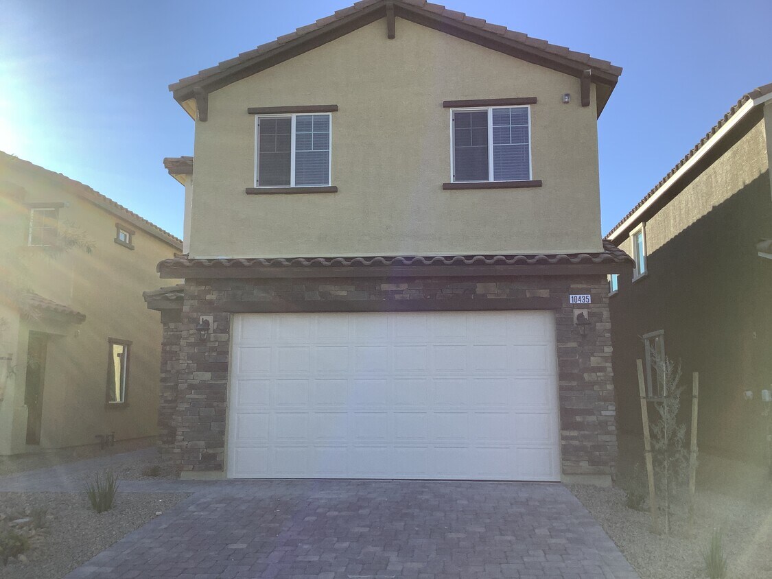 Primary Photo - 10435 Beaver Tail Street