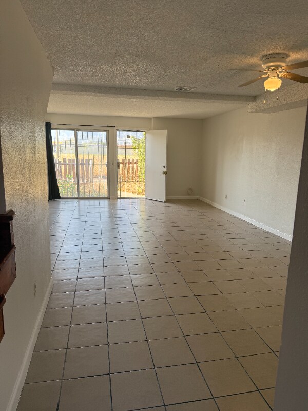 Foto del edificio - 25180 W 5th St